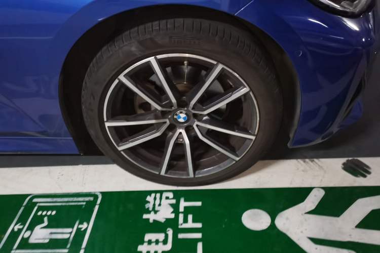 Used BMW 3 Series 2021 325Li M Sport Package Right Front Wheel Hub