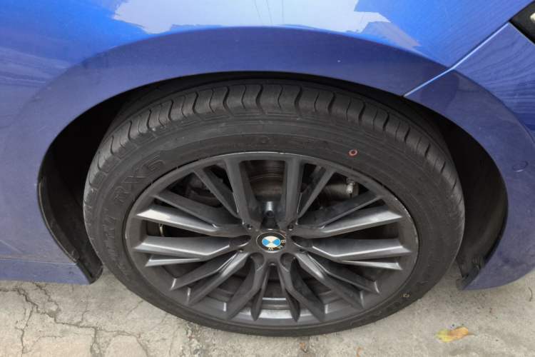 Used BMW 3 Series 2021 325Li M Sport Shadowline Package Right Front Wheel Hub