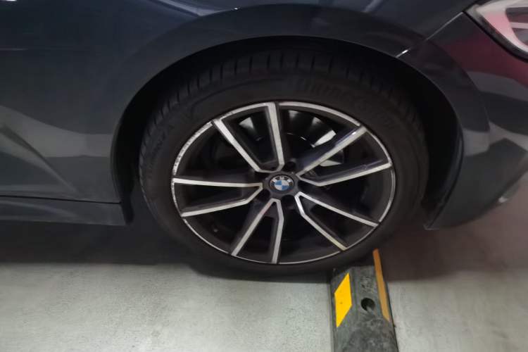Used BMW 3 Series 2021 320Li M Sport Package Right Front Wheel Hub