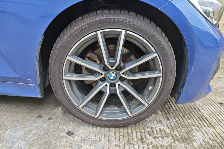 Used BMW 3 Series 2021 320Li M Sport Package Right Front Wheel Hub