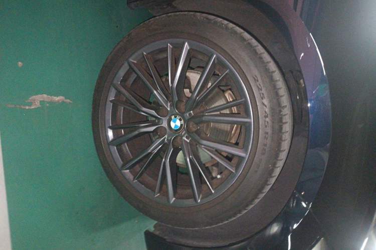 Used BMW 3 Series 2021 Facelifted 325Li M Sport Night Edition Package Right Front Wheel Hub