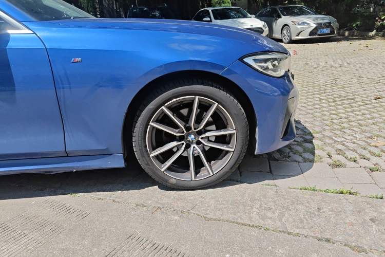 Used BMW 3 Series 2021 Second Facelift 320Li M Sport Package Right Front Wheel Hub