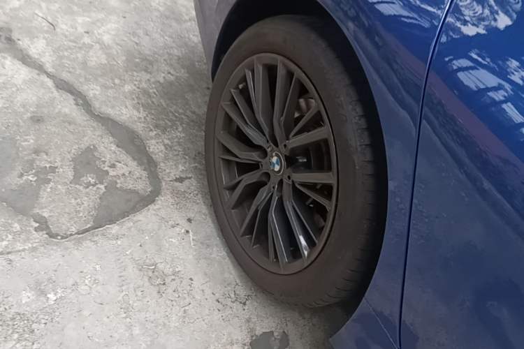Used BMW 3 Series 2021 Second Facelift 325i M Sport Night Edition Package Right Rear Wheel Hub