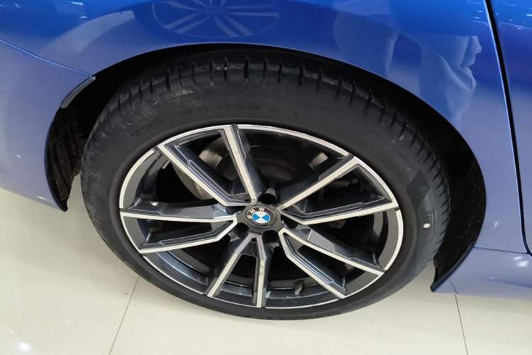 Used BMW 3 Series 2021 Second Facelift 320Li M Sport Package Right Rear Wheel Hub
