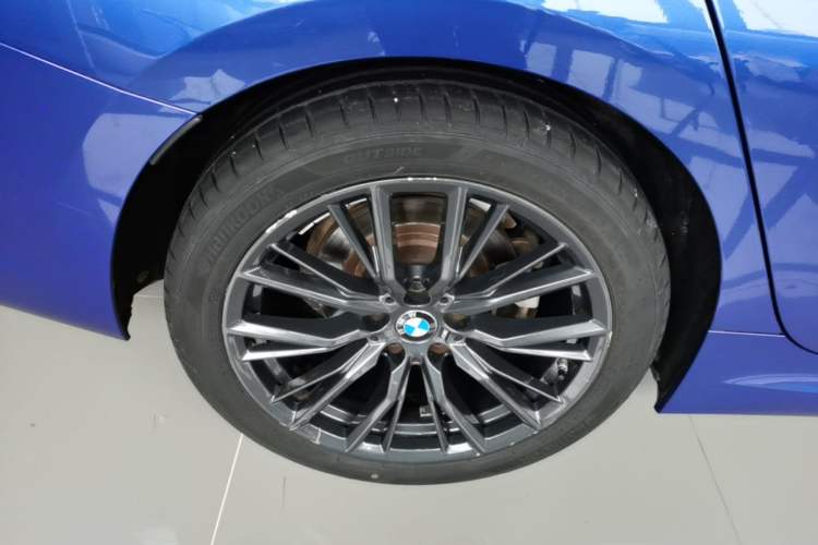 Used BMW 3 Series 2021 325Li M Sport Shadowline Package Right Rear Wheel Hub
