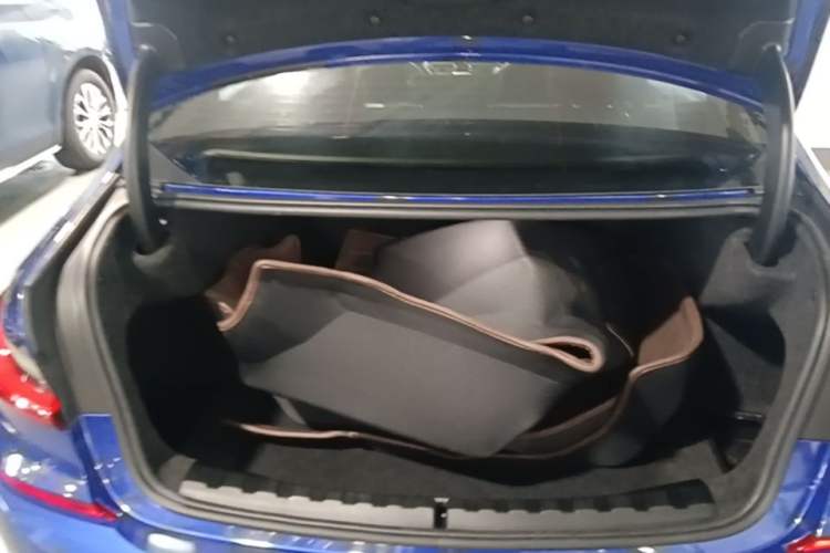 Used BMW 3 Series 2021 Restyled 325Li M Sport Package Trunk