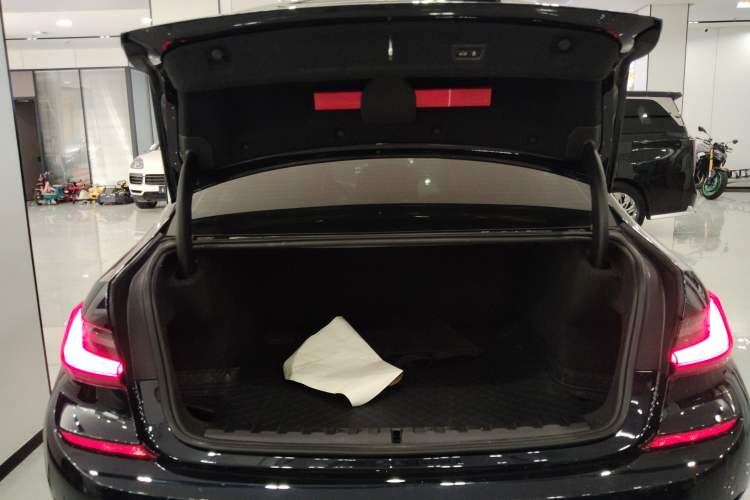 Used BMW 3 Series 2021 325i M Sport Package Trunk