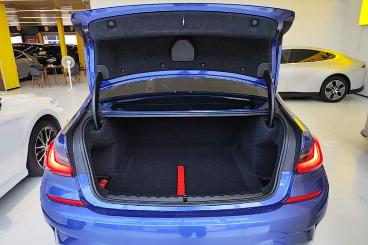 Used BMW 3 Series 2021 325Li M Sport Package Trunk