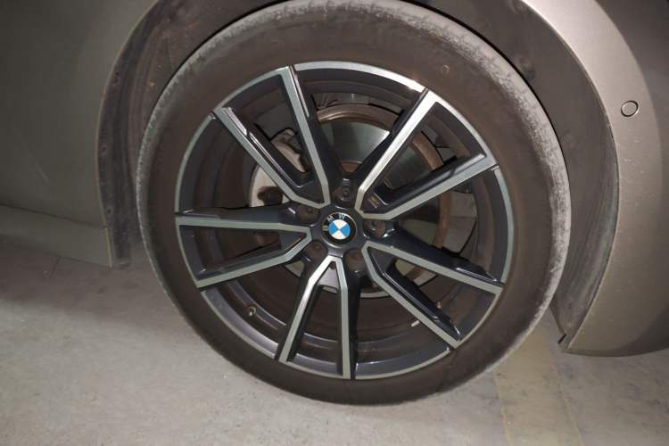 Used BMW 3 Series 2021 Second Facelift 325Li M Sport Package Right Front Wheel Hub