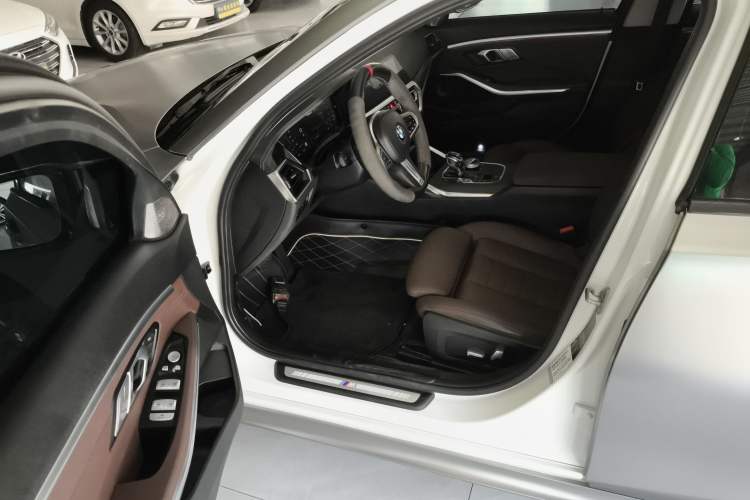 Used BMW 3 Series 2021 Second Facelift 325i M Sport Package Driver Seat