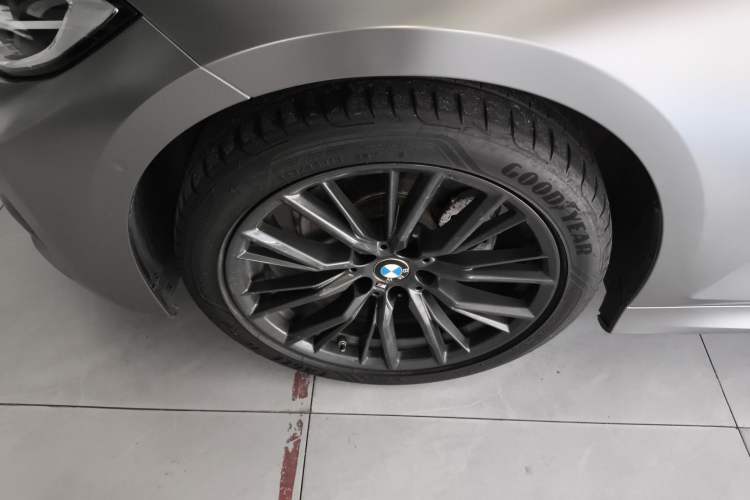 Used BMW 3 Series 2021 Second Facelift 325i M Sport Package Left Front Wheel Hub