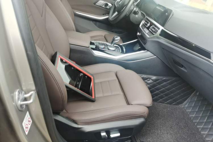 Used BMW 3 Series 2021 Second Facelift 320Li M Sport Package Right Front Seat
