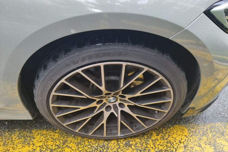 Used BMW 3 Series 2021 Second Facelift 330i M Sport Night Edition Package Right Front Wheel Hub