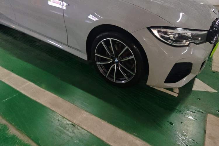 Used BMW 3 Series 2021 Second Facelift 320Li M Sport Package Right Front Wheel Hub