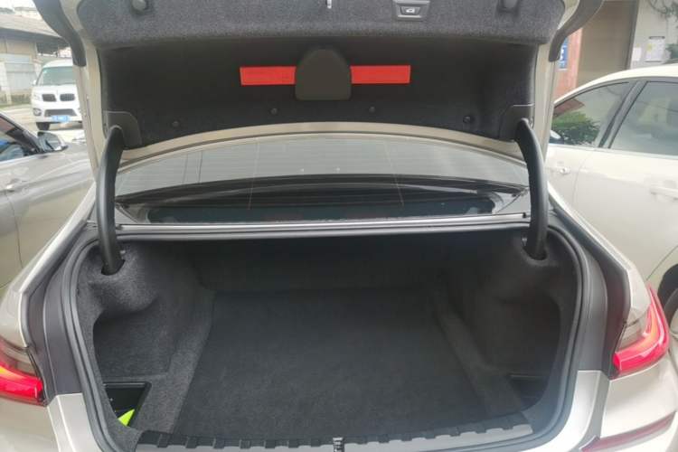 Used BMW 3 Series 2021 Second Facelift 320Li M Sport Package Trunk