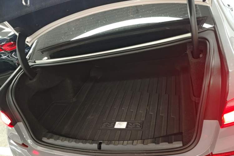 Used BMW 3 Series 2021 320Li M Sport Package Trunk