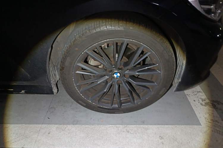Used BMW 3 Series 2021 325i M Sport Night Edition package Right Front Wheel Hub