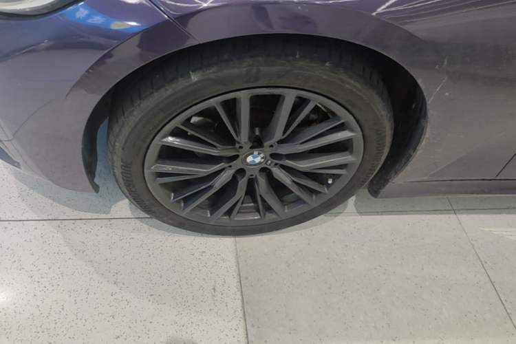Used BMW 3 Series 2021 325Li M Sport Shadowline Package Left Front Wheel Hub