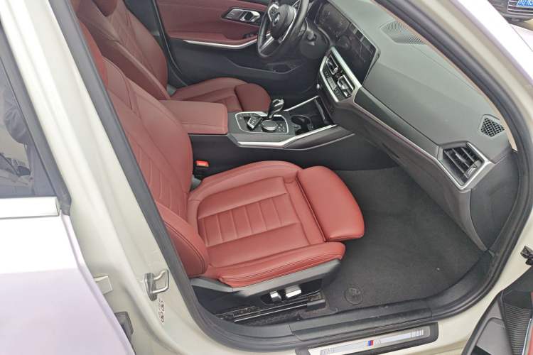 Used BMW 3 Series 2021 Restyled 325i M Sport Package Right Front Seat