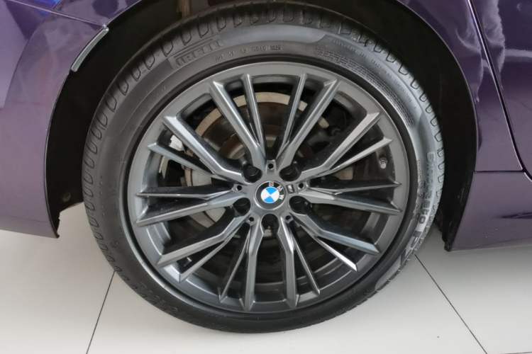 Used BMW 3 Series 2021 Restyled 325i M Sport Night Edition Package Right Rear Wheel Hub