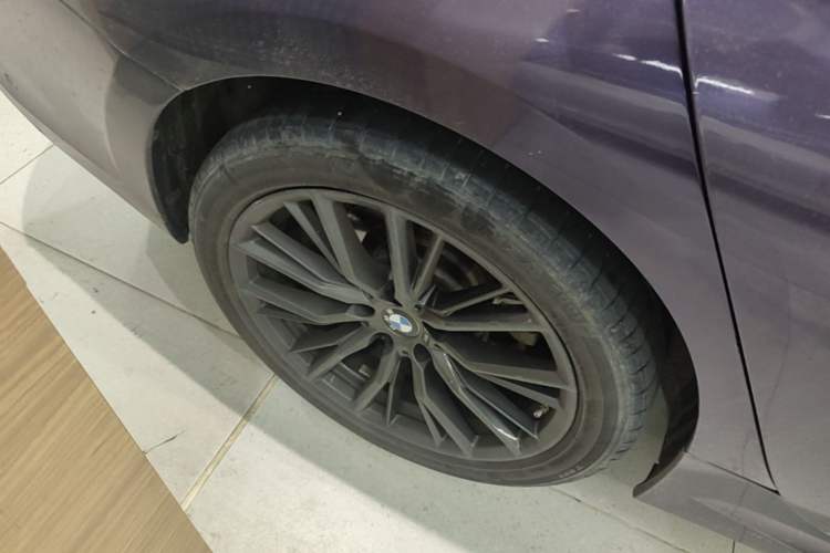 Used BMW 3 Series 2021 325Li M Sport Shadowline Package Right Rear Wheel Hub
