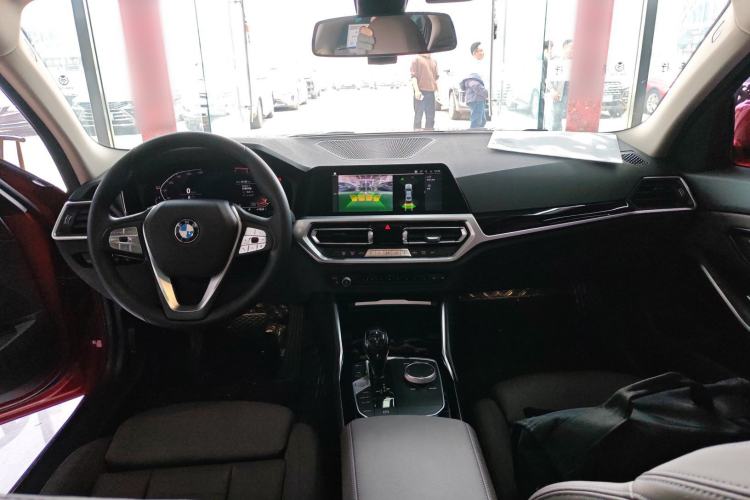 Used BMW 3 Series 2021 320i Sport Package Center Console