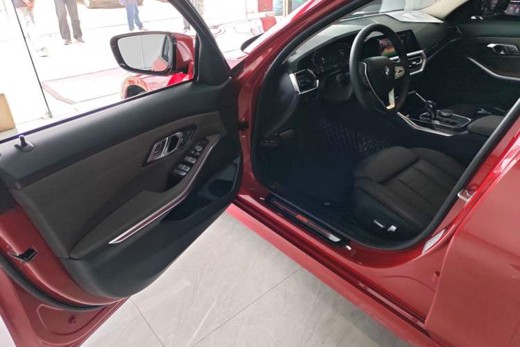 Used BMW 3 Series 2021 320i Sport Package Driver Seat