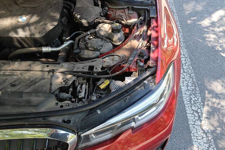 Used BMW 3 Series 2021 320i Sport Package Engine Bay Left