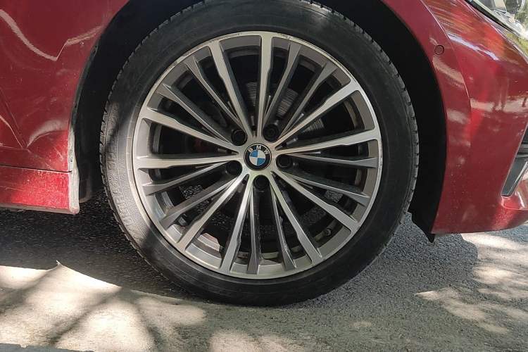 Used BMW 3 Series 2021 320i Sport Package Right Front Wheel Hub