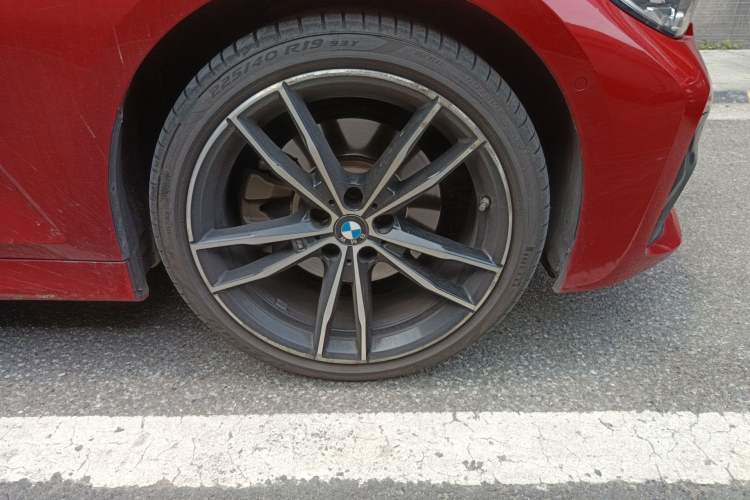 Used BMW 3 Series 2021 Facelifted 330i M Sport Night Edition Package Right Front Wheel Hub