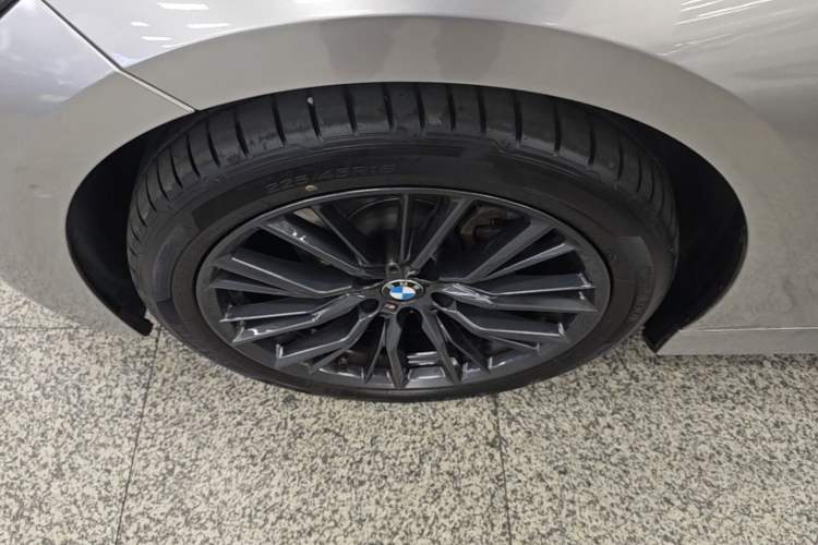 Used BMW 3 Series 2021 Second Facelift 325i M Sport Night Edition Package Left Front Wheel Hub
