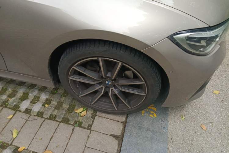 Used BMW 3 Series 2021 Second Facelift 325Li M Sport Package Right Front Wheel Hub