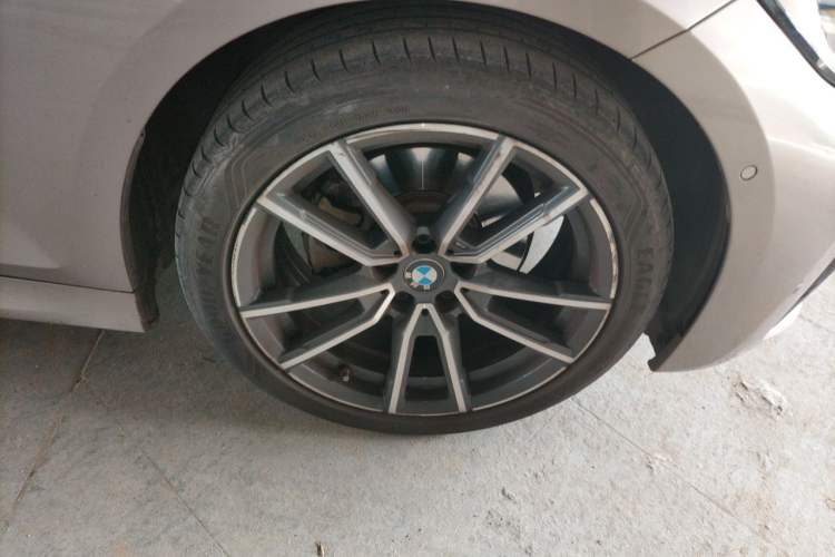 Used BMW 3 Series 2021 325Li M Sport Package Right Front Wheel Hub