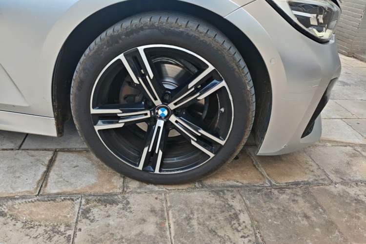 Used BMW 3 Series 2021 325i M Sport Package Right Front Wheel Hub