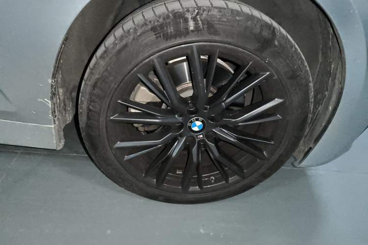 Used BMW 3 Series 2021 Second Facelift 330Li xDrive M Sport Night Edition Package Right Front Wheel Hub