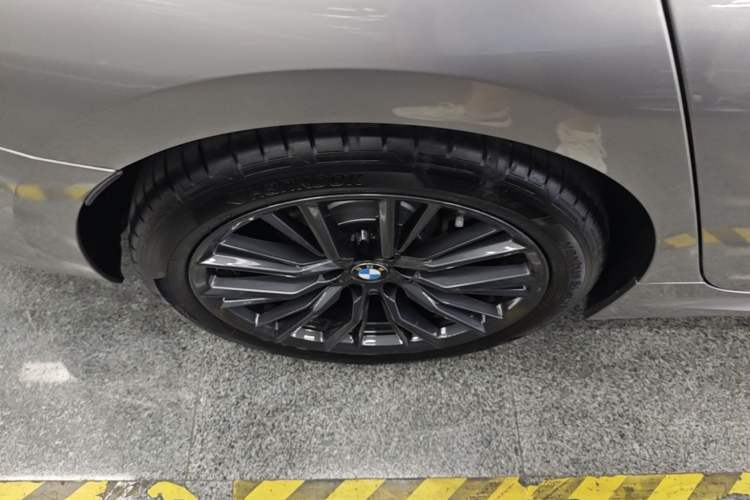 Used BMW 3 Series 2021 Second Facelift 325i M Sport Night Edition Package Right Rear Wheel Hub