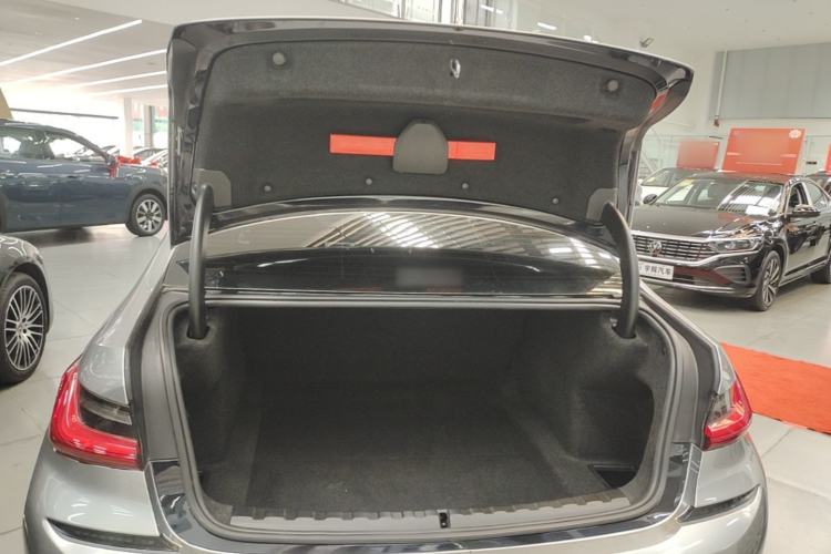 Used BMW 3 Series 2021 325Li M Sport Package Trunk