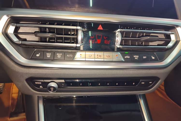 Used BMW 3 Series 2021 Facelifted 320Li M Sport Package Audio And AC Panel