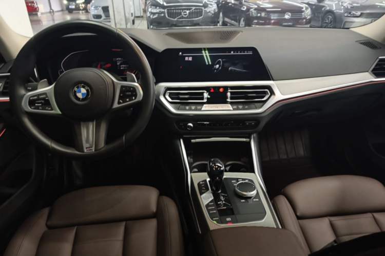 Used BMW 3 Series 2021 325i M Sport Night Edition package Center Console