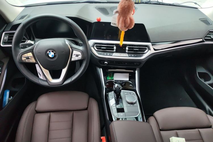 Used BMW 3 Series 2021 Second Facelift 320i Sport Package Center Console