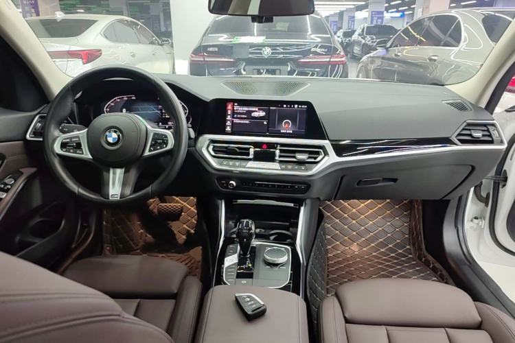 Used BMW 3 Series 2021 Facelifted 320Li M Sport Package Center Console