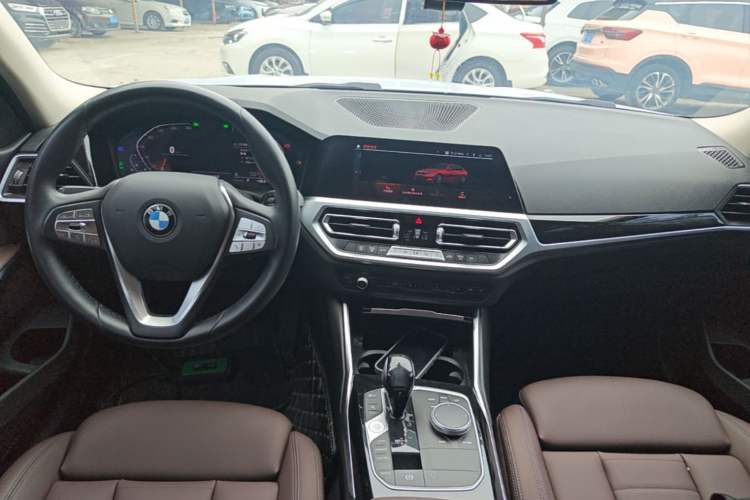 Used BMW 3 Series 2021 320i Sport Package Center Console