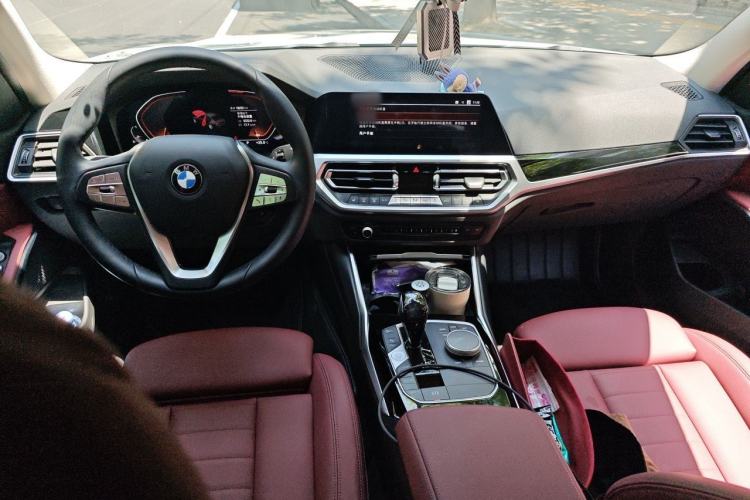Used BMW 3 Series 2021 320i Sport Package Center Console