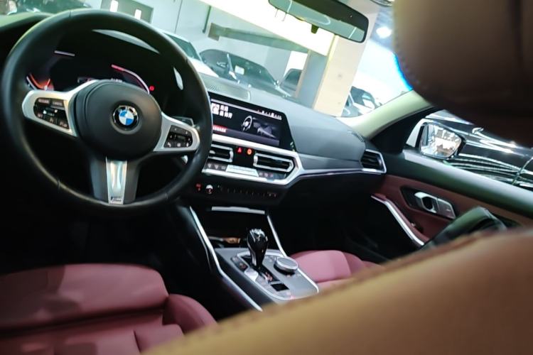 Used BMW 3 Series 2021 Second Facelift 325i M Sport Package Center Console