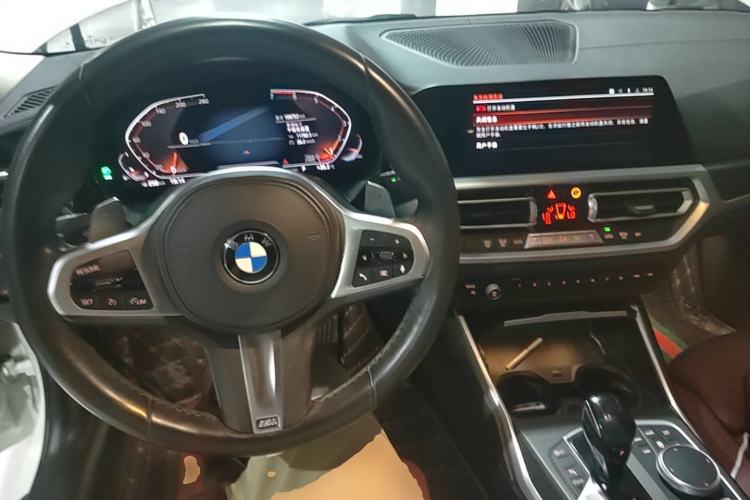 Used BMW 3 Series 2021 325i M Sport Package Center Console