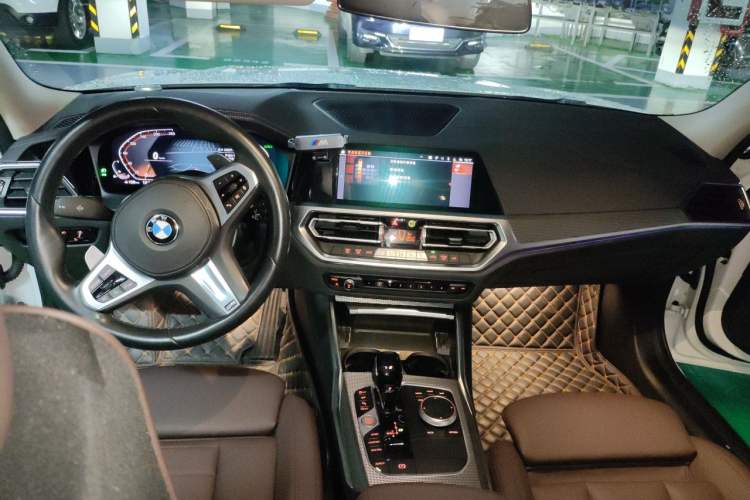 Used BMW 3 Series 2021 Restyled 325i M Sport Night Edition Package Center Console