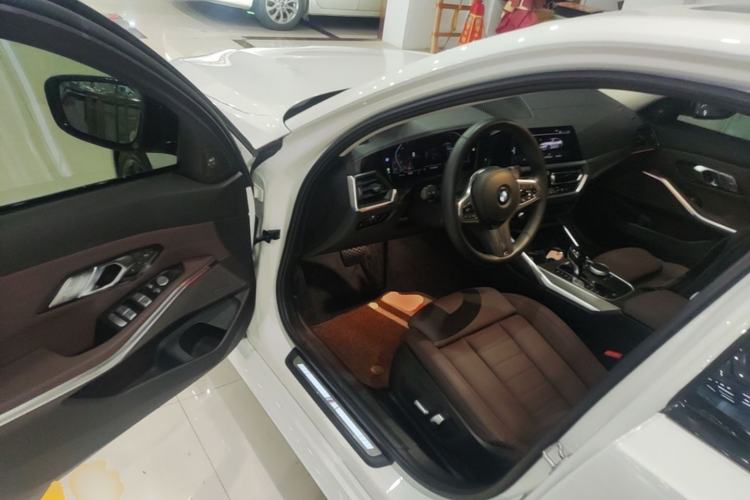 Used BMW 3 Series 2021 325i M Sport Night Edition package Driver Seat