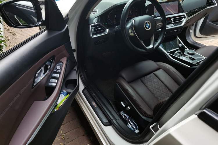 Used BMW 3 Series 2021 Restyled 320i Sport Package Driver Seat