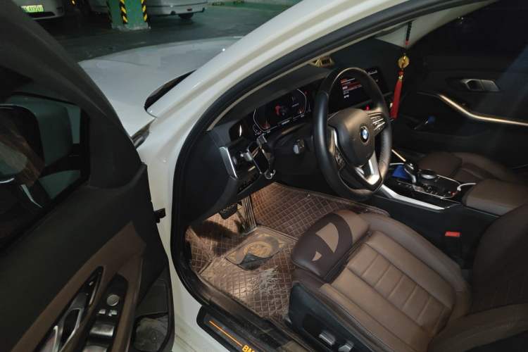 Used BMW 3 Series 2021 Restyled 320i Sport Package Driver Seat