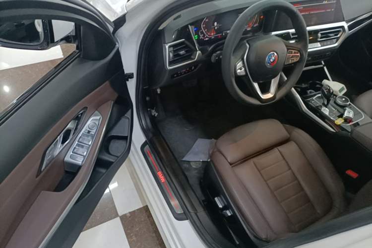 Used BMW 3 Series 2021 Restyled 320i Sport Package Driver Seat